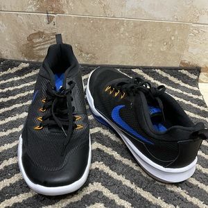 Men’s Nike shoes size: 11.5